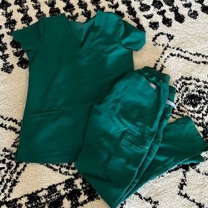 Figs Women's Scrub Set in Emerald Green